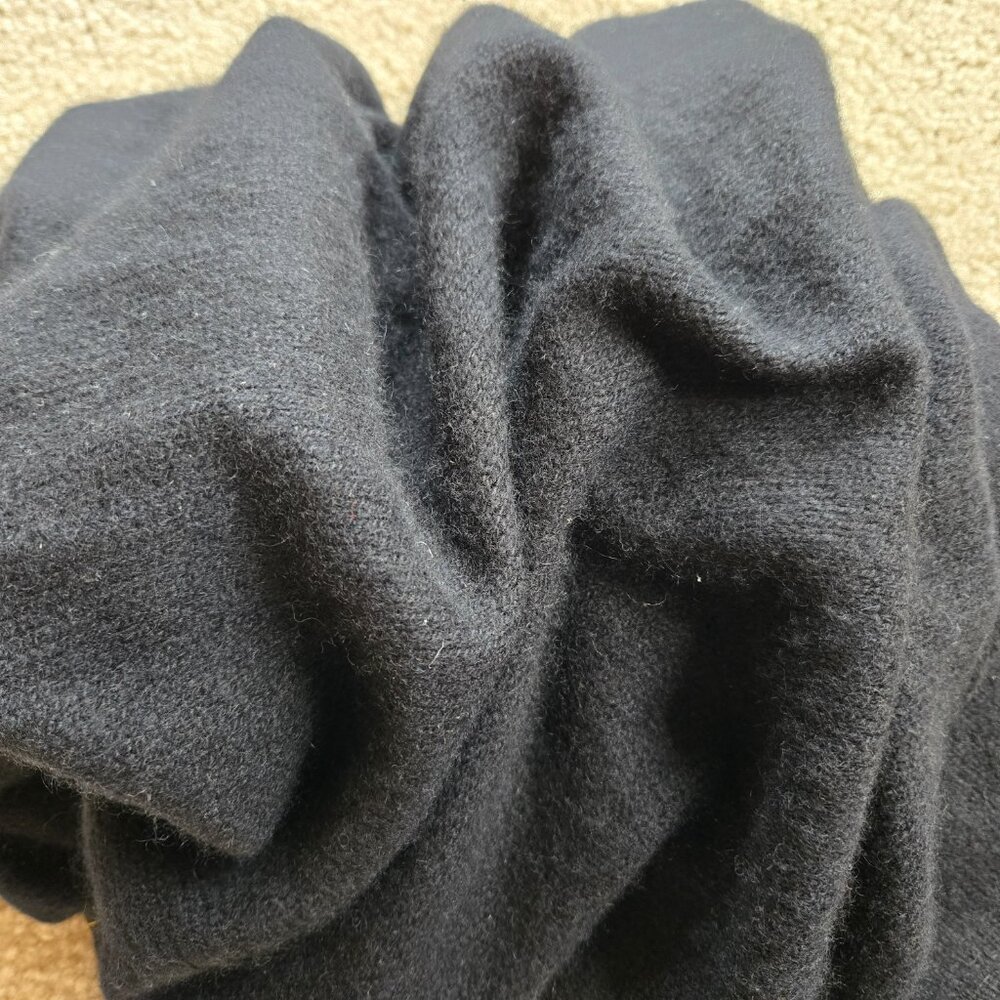 Babaton Cashmere Scarf Knit Black - Picture 7 of 7